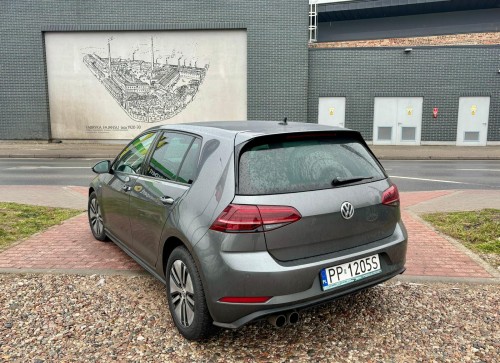 VOLKSWAGEN GOLF GTE offer photo