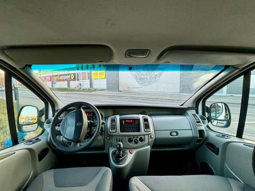 RENAULT TRAFIC offer photo