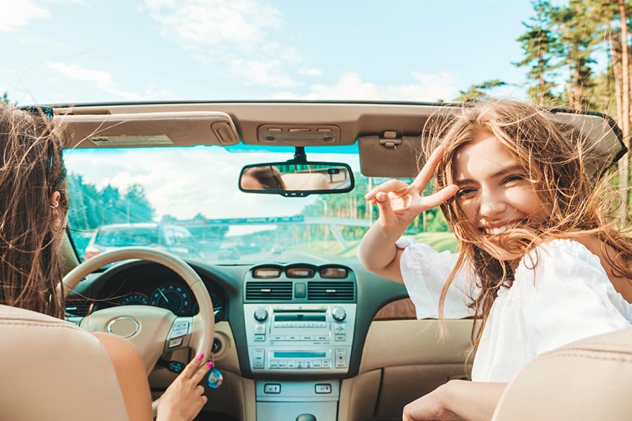 bezpieczenstwo-w-wynajmowanym-aucie---na-co-zwracamy-uwage