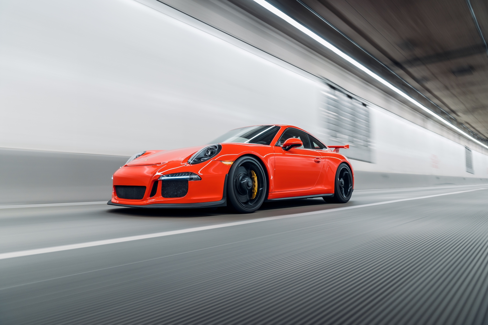 kiedy-warto-zdecydowac-sie-na-wynajem-sportowego-samochodu